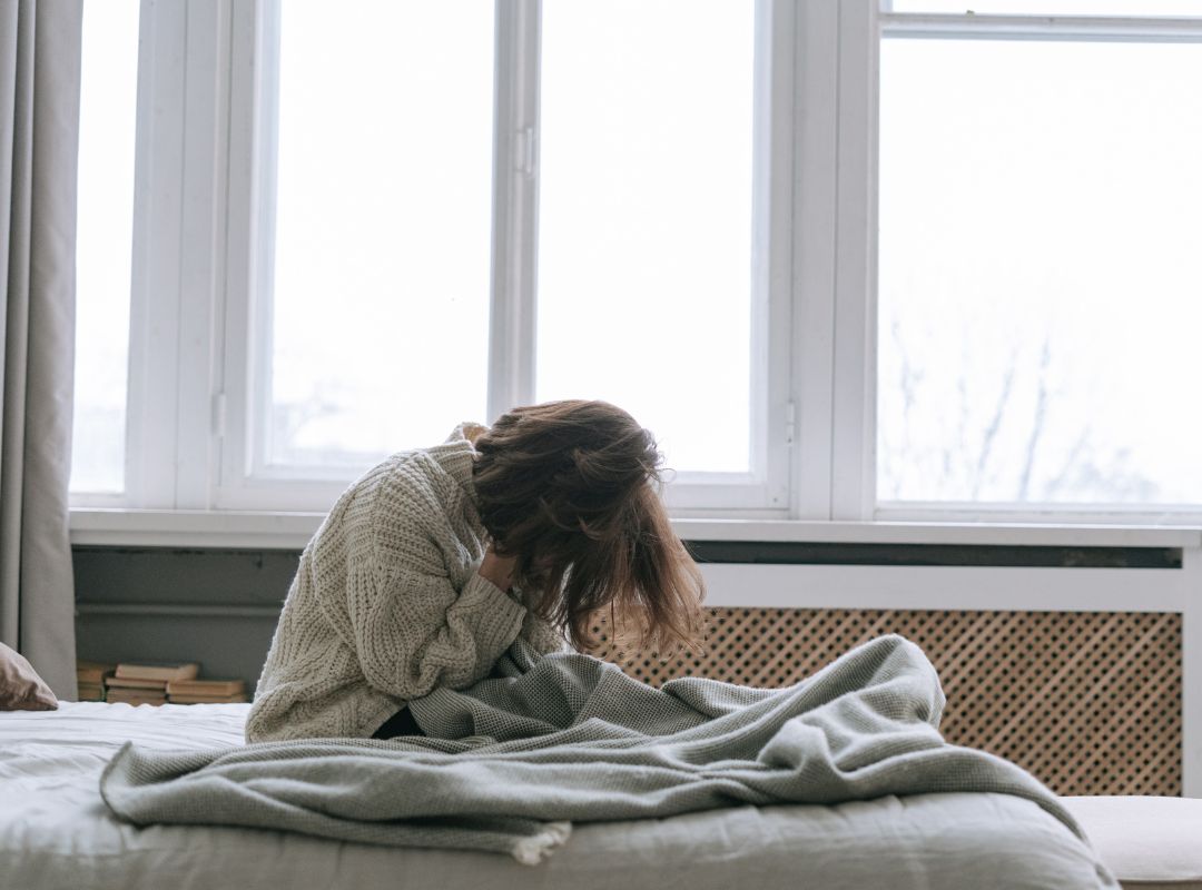 Ruhiges Schlafzimmer im Morgenlicht